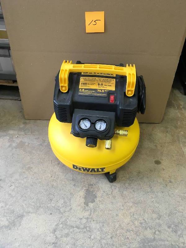 Dewalt 165 psi  1,138kpa compressor in good condition