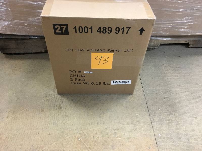 Hampton Bay LED Low Voltage Pathway LIght in good condition