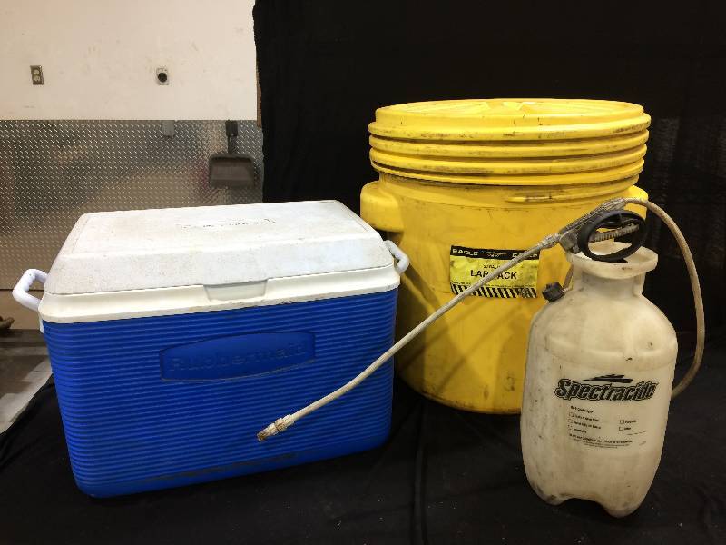 lot 79 image: Rubbermaid cooler, spill bucket and sprayer