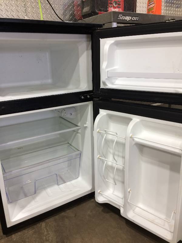 lot 113 image: Vissani refrigerator freezer
