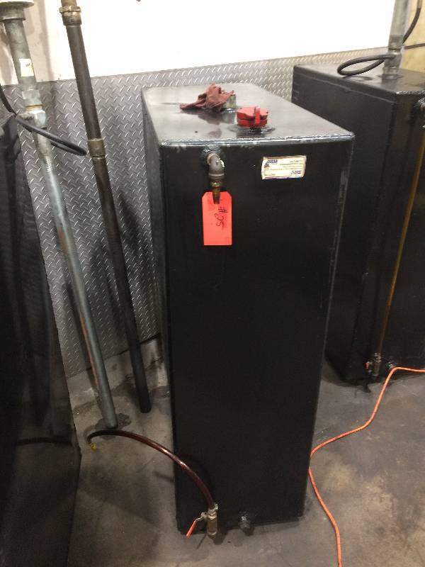 lot 25 image: Oil reservoir  tank