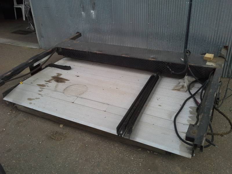 lot 1 image: Waltco MDL16, 1600 lb capacity liftgate