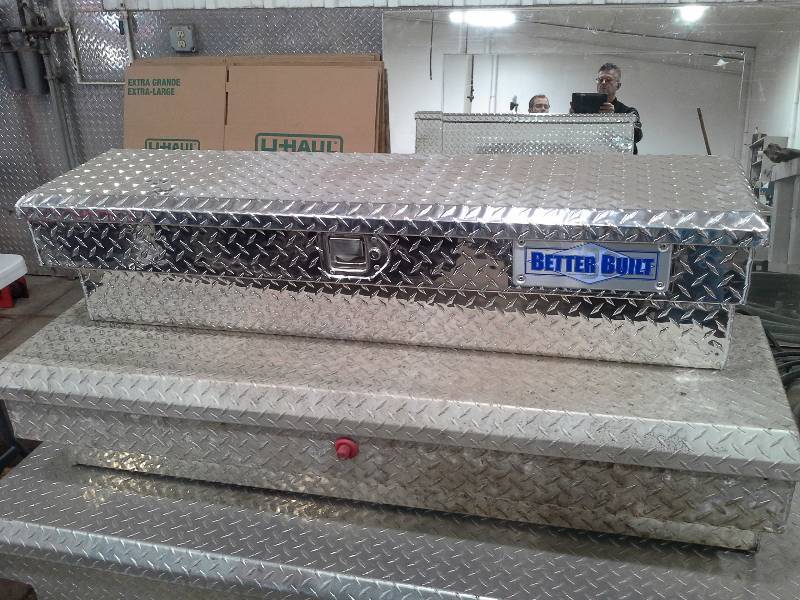 lot 14 image: Better Built diamond plate truck tool box