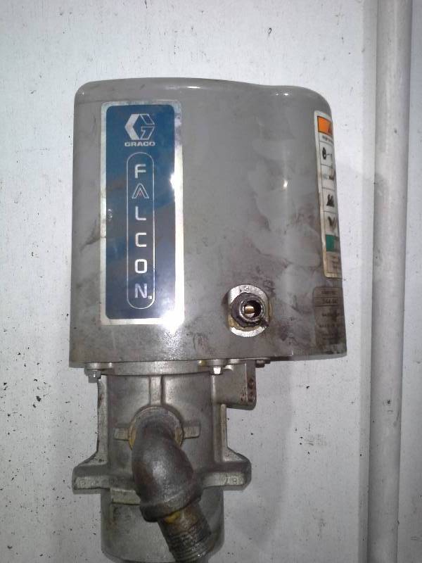 lot 24 image: Graco Falcon stubby pneumatic air  oil pump