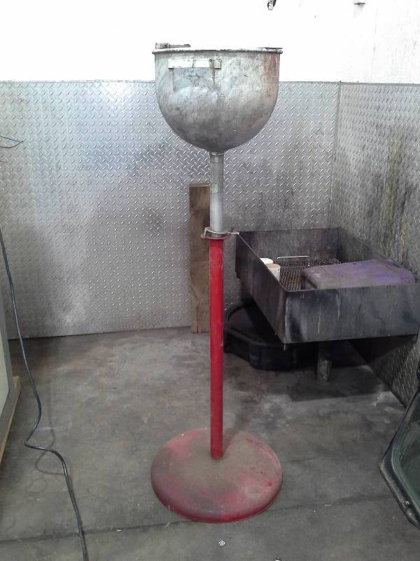 lot 27 image: Alemite adjustable oil drain
