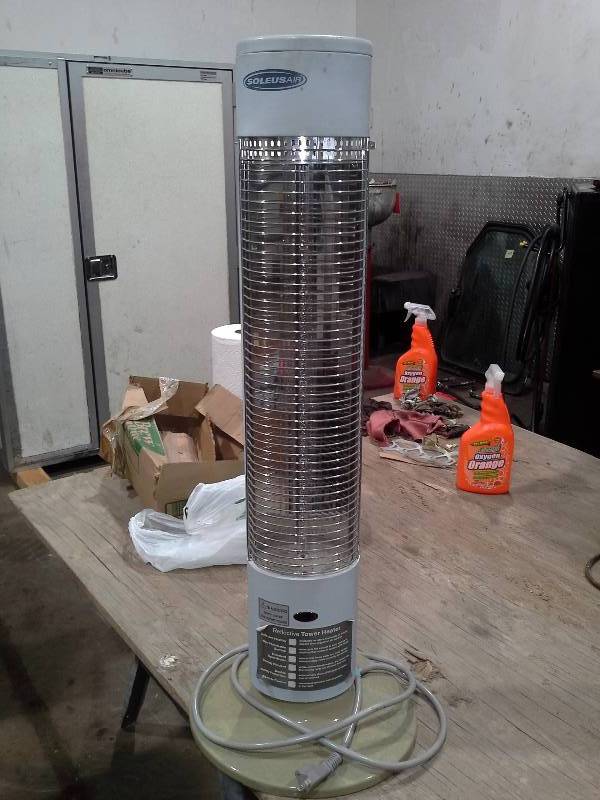 lot 51 image: Soleus Air Oscillating reflective space heater