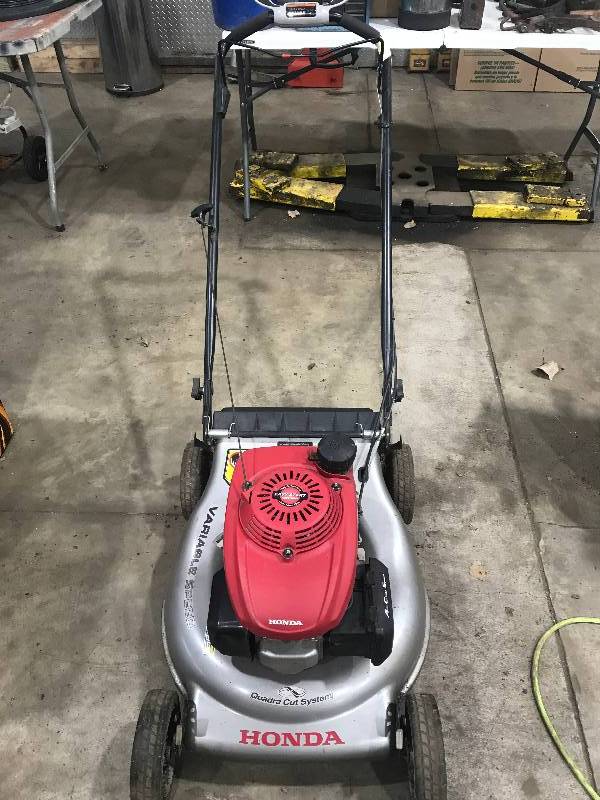 lot 104 image: Honda Easy Start self-propelled lawn mower