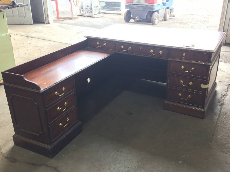 lot 128 image: Councill Craftsmen Executive Desk