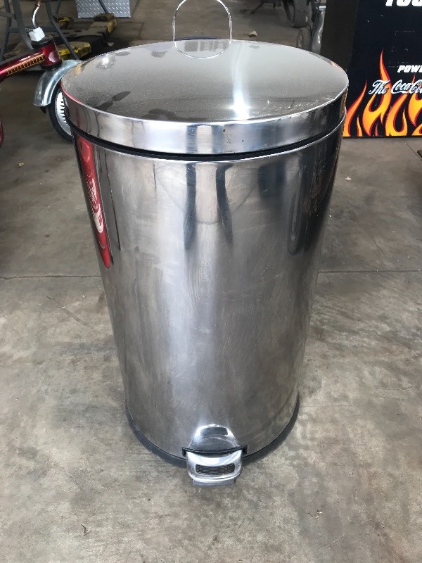 lot 135 image: Trash can