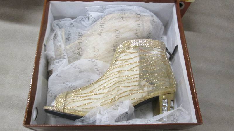 Ashro Size 9.5 Glittered Zip Heel i...