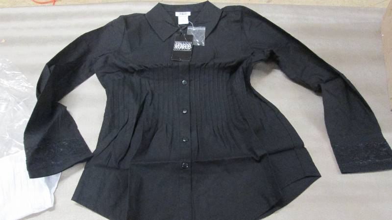 Monroe Size 10 Black Long Sleeved S...
