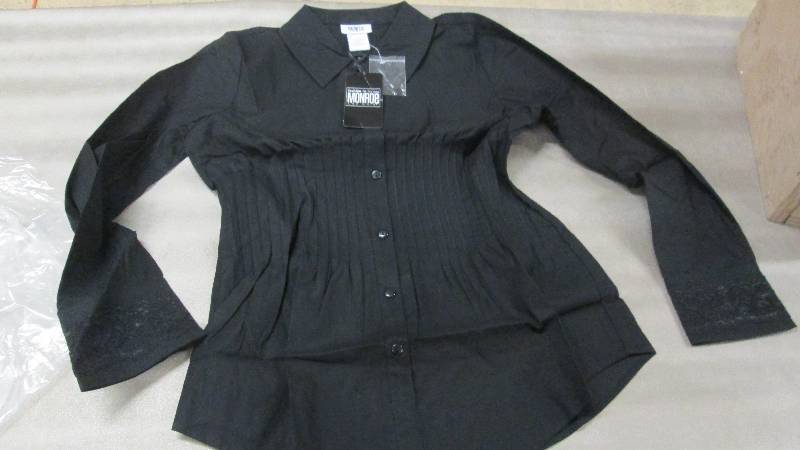 Monroe Size 10 Black Long Sleeved S...