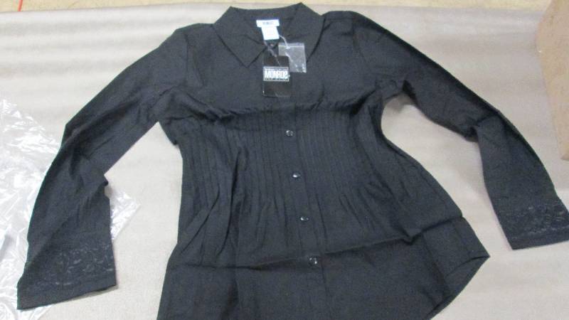 Monroe Size 8 Black Long Sleeved Sh...