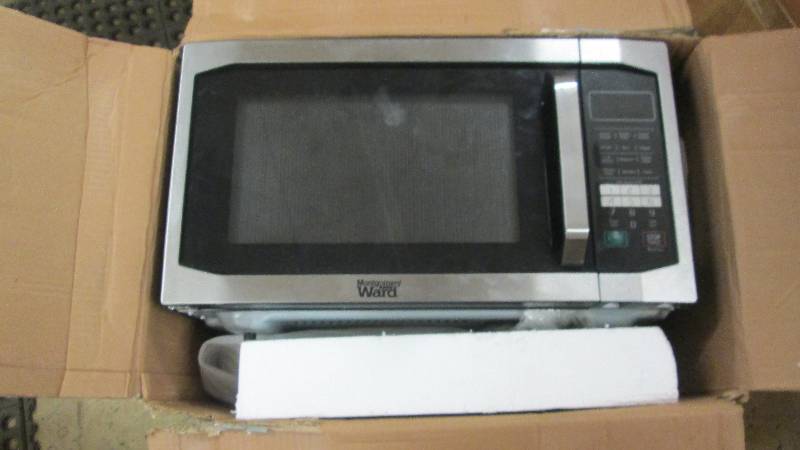 1.6 Cu. Ft. Microwave Oven by Montg...