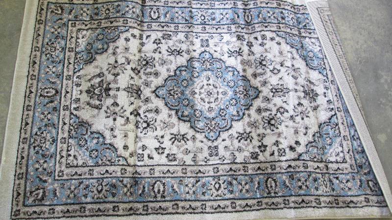 Traditional Oriental Medallion Desi...