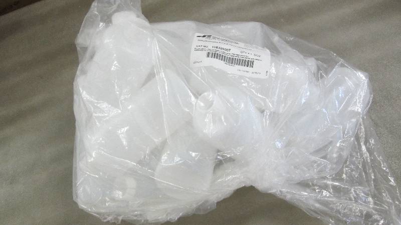 12 Plastic 16 oz Bottles with Lids...
