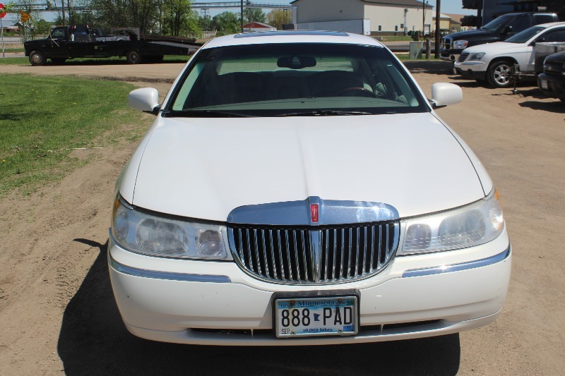 2000 Lincoln Town Car Signature