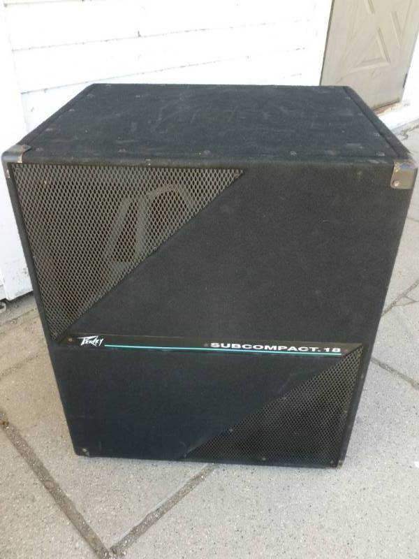 lot 3 image: Peavey Stage Speaker