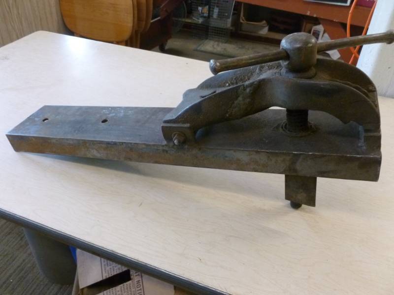 lot 9 image: Vintage Post Vise