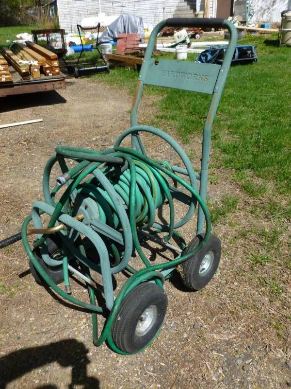 lot 11 image: Portable Hose Reel