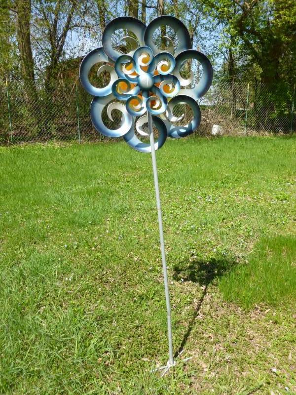 lot 12 image: Yard Decoration