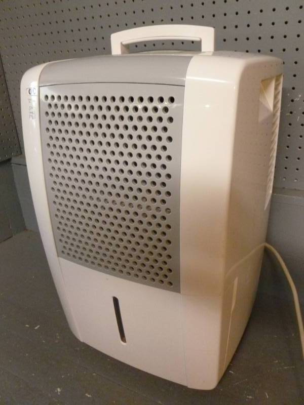 lot 21 image: Dehumidifier