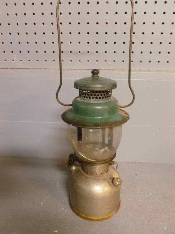lot 27 image: Vintage Coleman Lantern