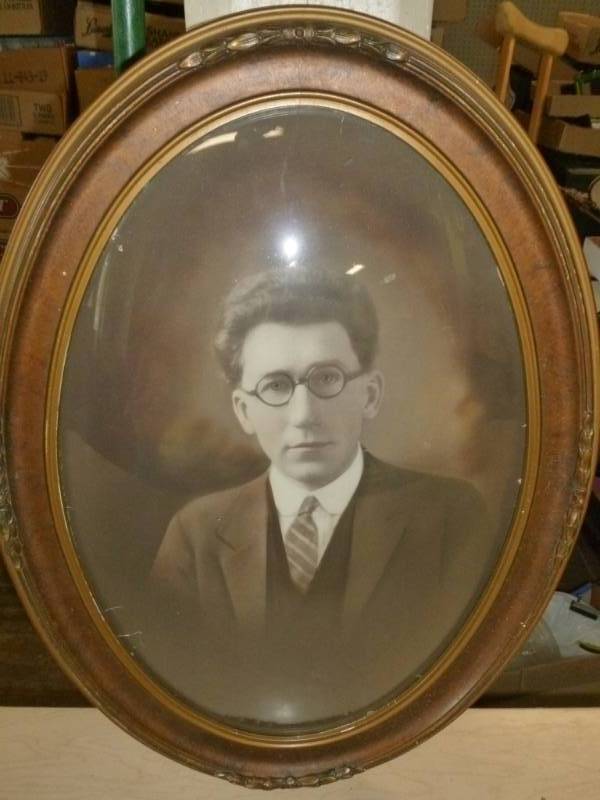lot 29 image: Antique Picture