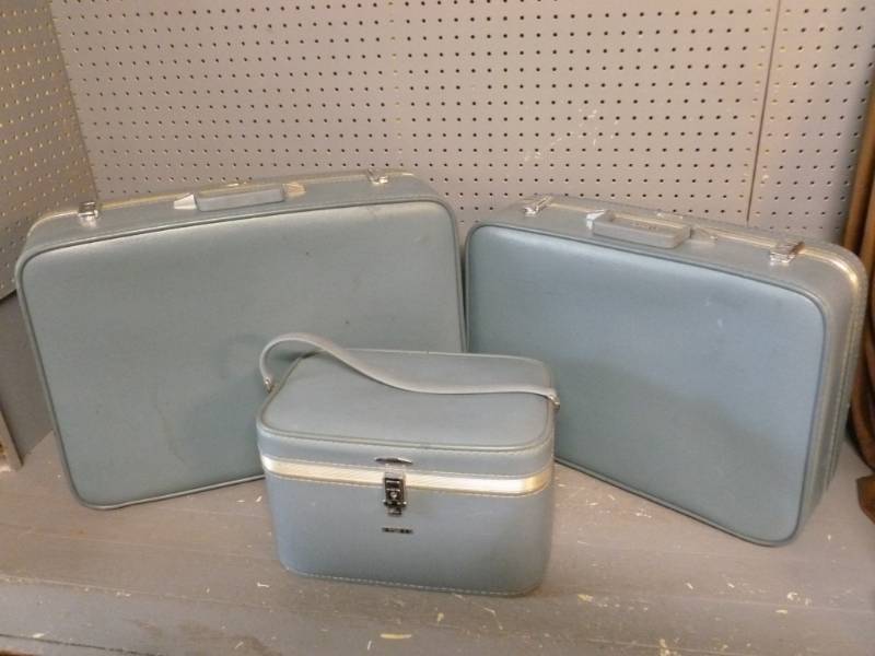 lot 31 image: Vintage Luggage