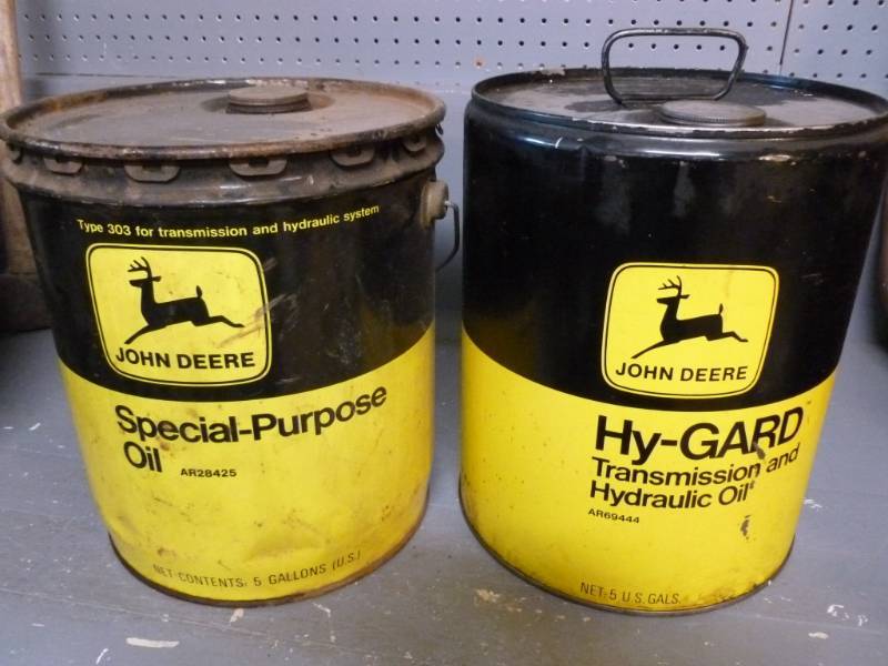 lot 33 image: Vintage Oil Cans