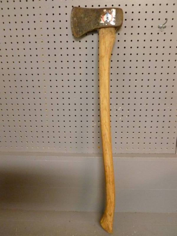 lot 34 image: Ax