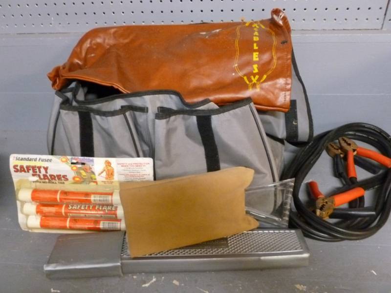 lot 35 image: Emergency Car Kit