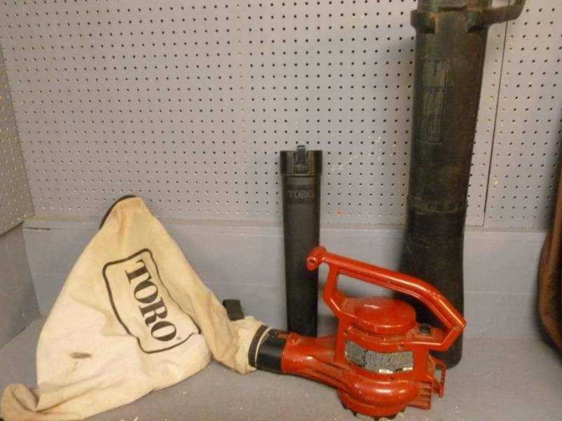 lot 37 image: Toro Blower Vac