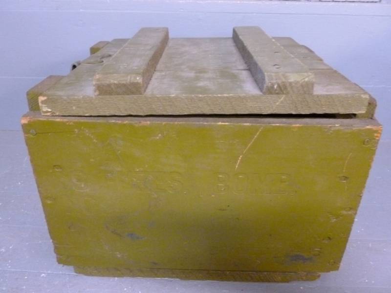 lot 39 image: Vintage Ammo Box