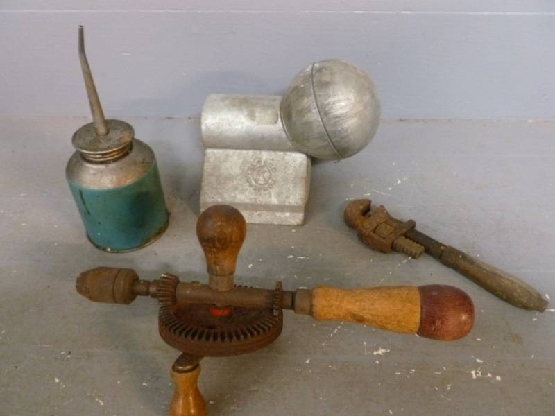 lot 40 image: Vintage Items