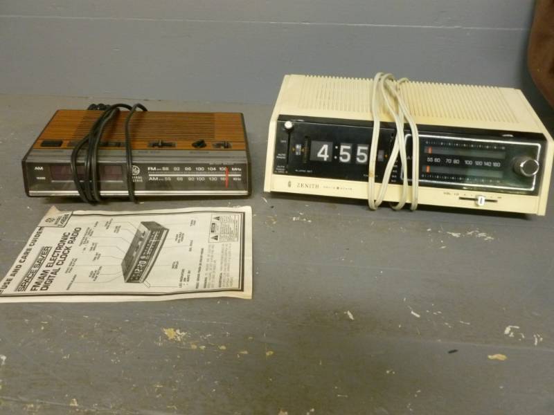 lot 46 image: Alarm Clock Radio