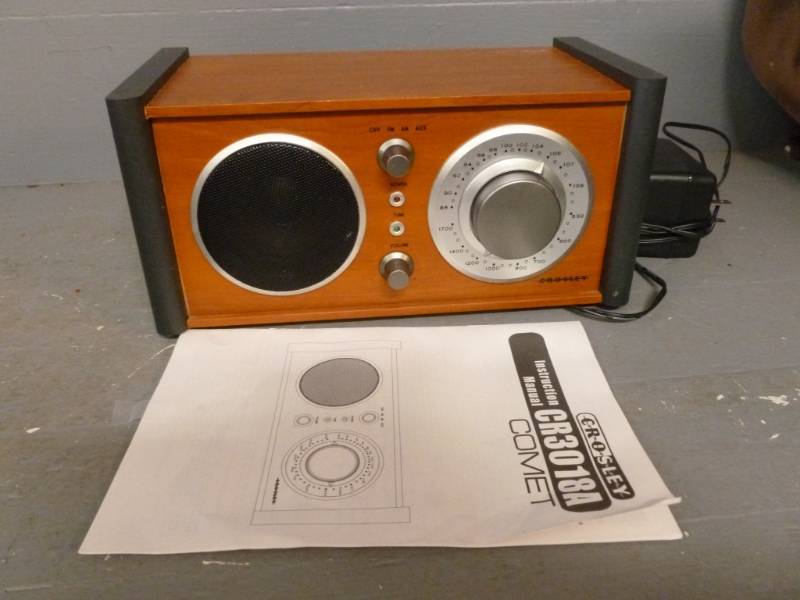 lot 47 image: Shelf Radio