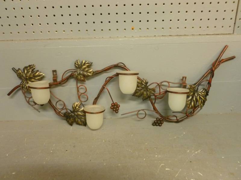 lot 58 image: Decorative