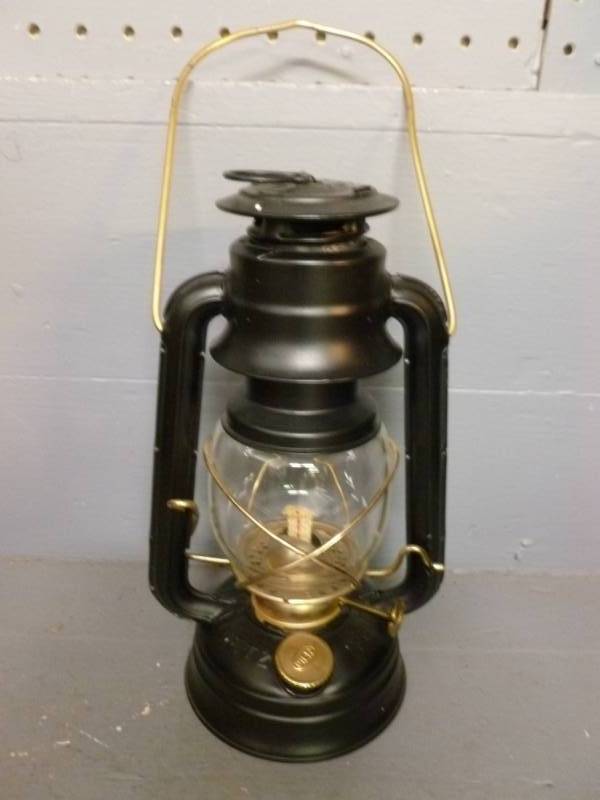 lot 60 image: Dietz Barn Lantern
