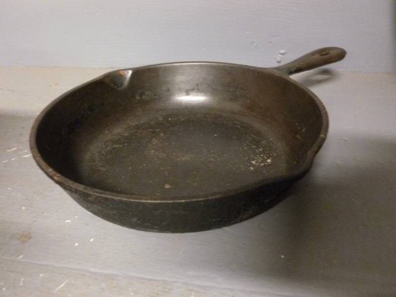 lot 62 image: Cast Iron Pan