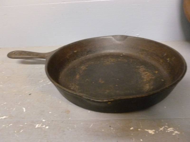lot 63 image: Vintage Wagner Cast Iron Pan