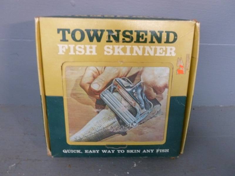 lot 70 image: Vintage Fish Skinner