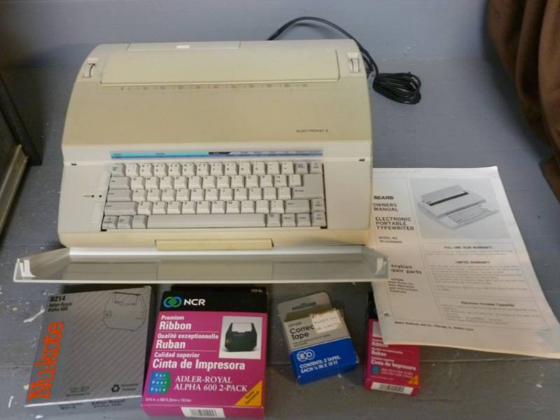 lot 75 image: Electric Typewriter