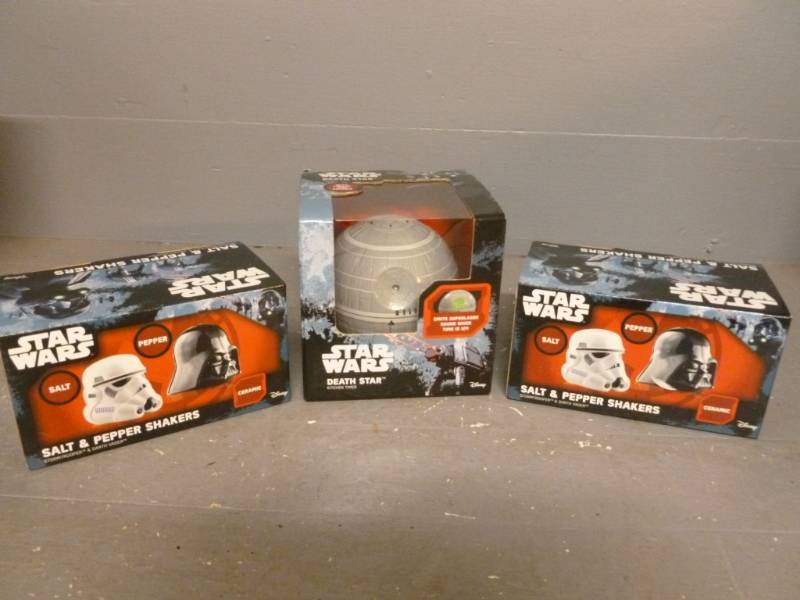 lot 79 image: Star Wars Items