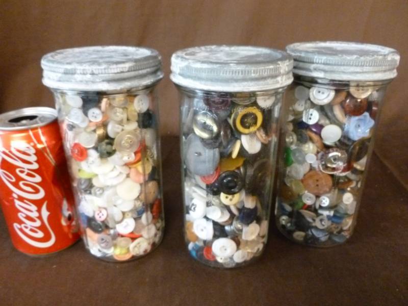 lot 107 image: Vintage Buttons