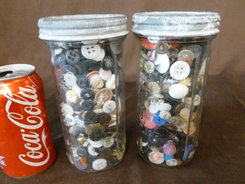 lot 108 image: Vintage Buttons