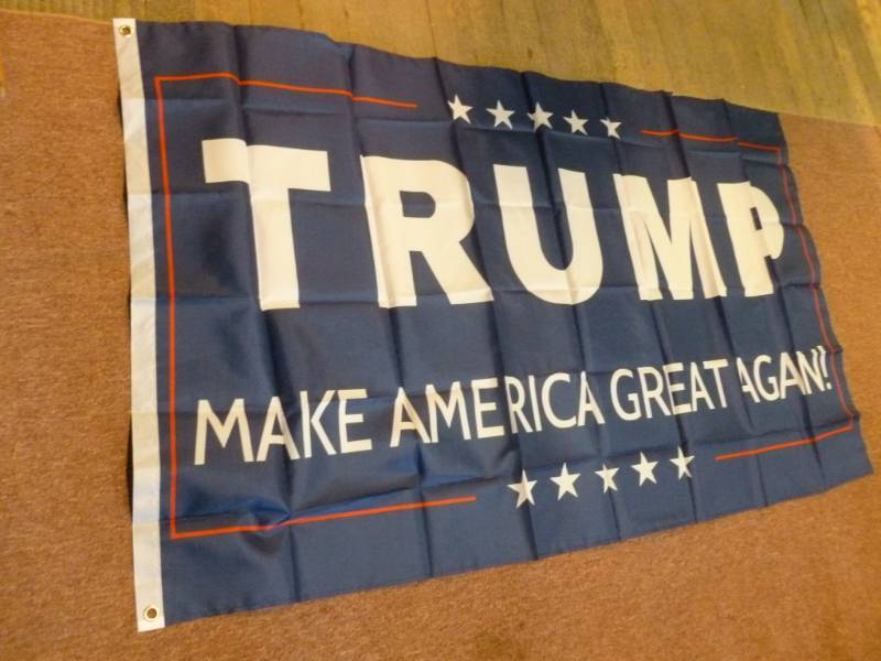 lot 117 image: Trump Flag