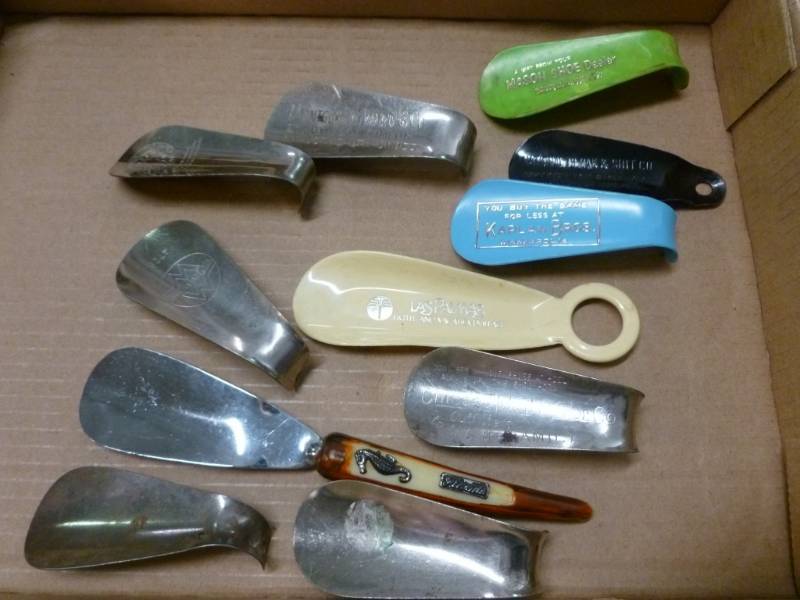 lot 121 image: Vintage Shoe Horns
