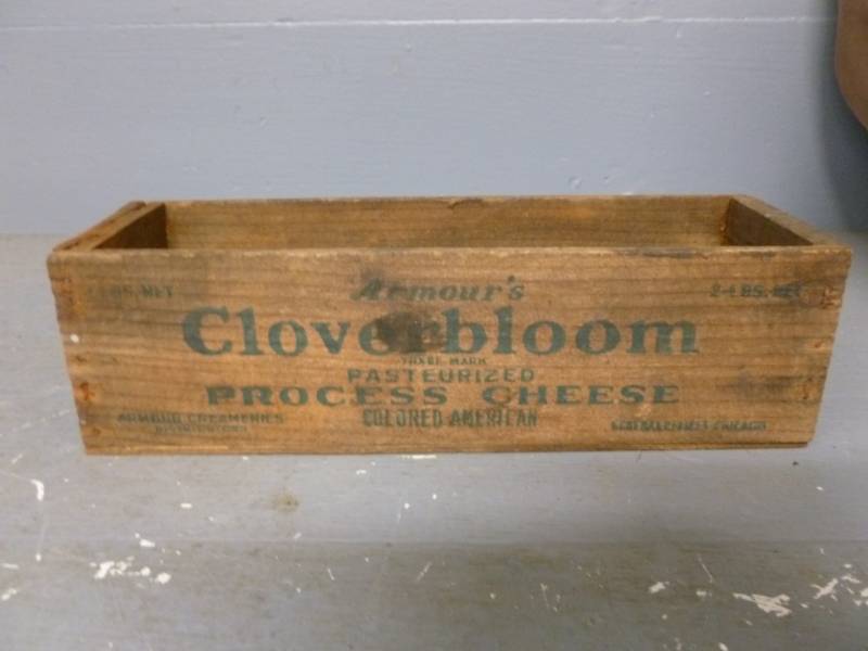 lot 133 image: Vintage Cheese Box