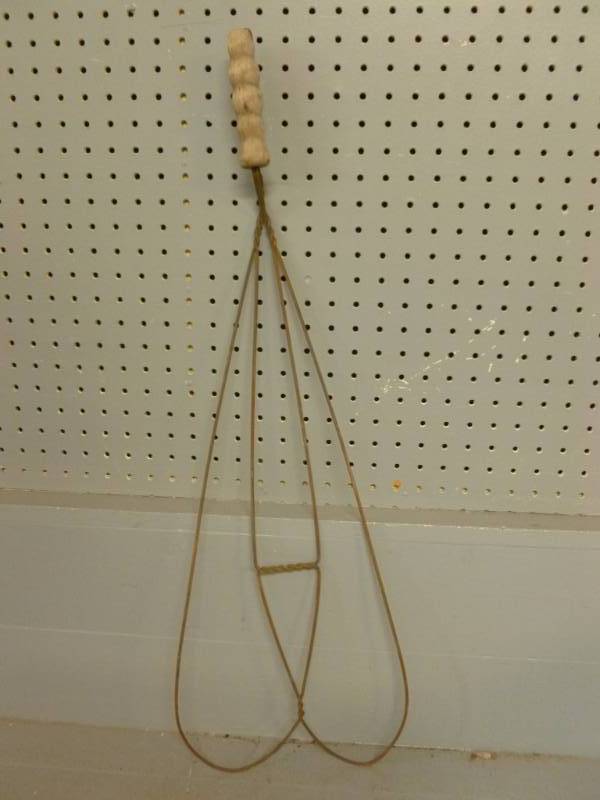 lot 166 image: Vintage Rug Beater